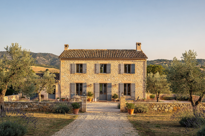 Provençal Farmhouses: Features, Prices, and Buying Considerations